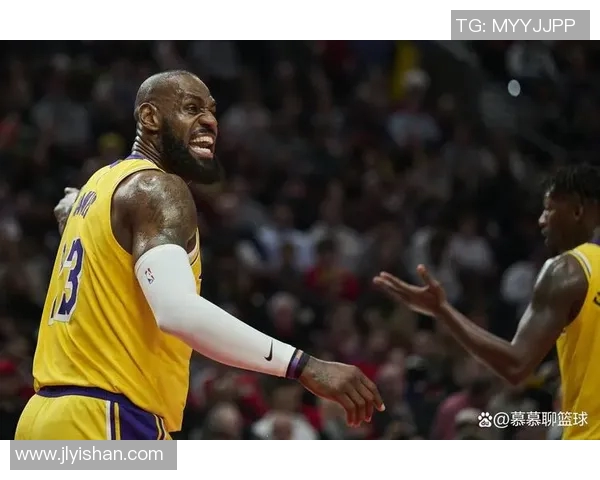 开拓者不敌湖人，遭遇三连败：挑战与机遇并存