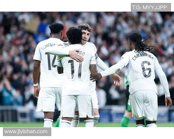 西甲强队皇家贝蒂斯官方宣布签下新秀中卫，未来防线再添新星